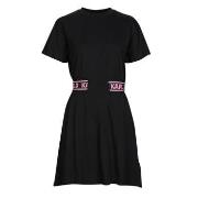 Lyhyt mekko Karl Lagerfeld  JERSEY DRESS W/LOGO WAIST  EU S