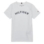 Lyhythihainen t-paita Tommy Hilfiger  U HILFIGER ARCHED TEE  4 vuotta