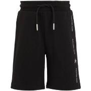 Shortsit & Bermuda-shortsit Calvin Klein Jeans  -  4 vuotta