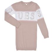 Lyhyt mekko Guess  SWEATER DRESS  8 ans