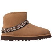 Saappaat UGG  Classic Ultra Mini Crescent Boots - Chestnut  36