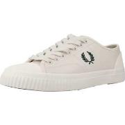 Kengät Fred Perry  HUGHES LOW LEATHER  45