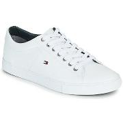 Kengät Tommy Hilfiger  ESSENTIAL LEATHER SNEAKER  43