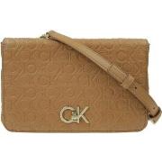 Käsilaukku Calvin Klein Jeans  Re-lock Double Gusett Xbody-emb  Yksi K...