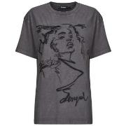 Lyhythihainen t-paita Desigual  BUDAPEST  EU S