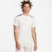 Lyhythihainen t-paita Nike  FQ8821072LIGHTBONE  EU XL