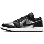 Kengät Nike  Air Jordan 1 Low SE Black Metallic Silver  38