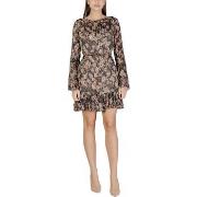 Lyhyt mekko Guess  LS ILENIA PLEAT DRESS W6RK37 WJ712  EU S