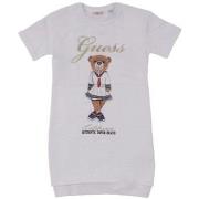 Pusakka Guess  J5RK28 KAD74  12 vuotta