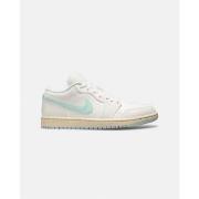 Tennarit Nike  Jordan Brand Air Jordan 1 Low Wmns "Sail Igloo"  36