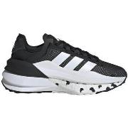 Kengät adidas  Chaussures  Avryn_X confort et performance  40