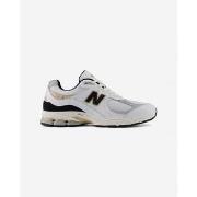 Tennarit New Balance  2002R White Black Gold Metallic  42