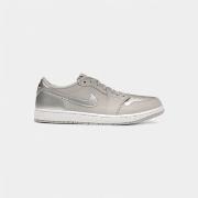 Kengät Nike  Jordan 1 Low OG Metallic Silver  40