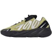 Kengät Yeezy  Boost 700 MNVN Resin  42