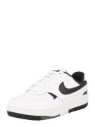 Nike Sportswear Matalavartiset tennarit 'GAMMA FORCE'  musta / valkoin...