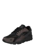 Nike Sportswear Matalavartiset tennarit 'AIR HUARACHE'  ruskea / musta