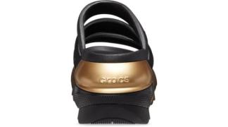 Crocs Pistokkaat 'Mega Crush Metallic Triple Strap'  pronssi / musta