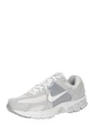 Nike Sportswear Matalavartiset tennarit 'ZOOM VOMERO 5'  hopeanharmaa ...