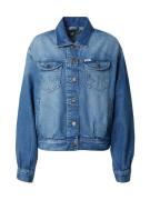 WRANGLER Välikausitakki 'JUMBO TRUCKER JACKET'  sininen denim