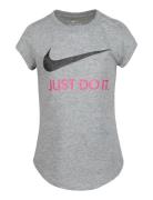 Nkg Swoosh Jdi S/S Tee / Nkg Swoosh Jdi S/S Tee Grey Nike