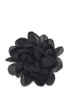 Cwfiella Brooch Black Claire Woman