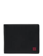 Tibby_Trifold Black HUGO