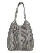 Knitty01 Black Ilse Jacobsen