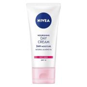 NIVEA Nourishing Day Cream Dry Skin SPF15 50ml