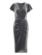 Velvet Flutter-Sleeve Cocktail Dress Polvipituinen Mekko Grey Lauren R...