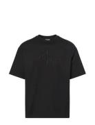 Ss Hero Monologo Emb 16S Crewnck Tops T-shirts Short-sleeved Black Cal...