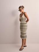 Vero Moda - Neulemekot - Birch W. Black - Vmminou Sl Calf Lenght Dress...