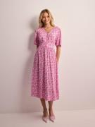 Pieces - Arkimekot - Hot Pink Multi Flower - Pctala Ss Midi Dress Noos...