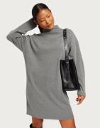 Nelly - Harmaa - Turtle Neck Loose Dress