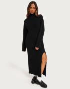 Nelly - Musta - Loose Sleeve Knit Dress