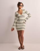 Nelly - Ruutu/Raita - Easy Long Sleeve Knit Dress