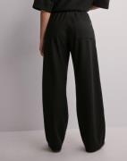 Woodbird - Musta - WBIvo Plisse Pant