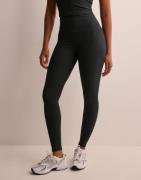 Aim'n - Musta - Ribbed Performance Tights