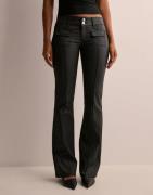 Nelly - Musta - Low Waist Bootcut Pocket Jeans