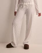 Nelly - Valkoinen - Cute Broderie Chill Pants