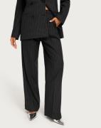 Vero Moda - Musta - Vmlyla Hr Straight Pinstripe Pant