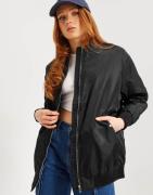 Only - Musta - Onljenny Oversized Bomber Cc Otw