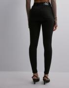 Calvin Klein Jeans - Musta - High Rise Super Skinny Ankle