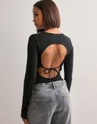 Nelly - Musta - Gorgeous Back Focus Top