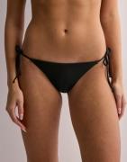 Nelly - Musta - Flavour Straight Bikini Panty