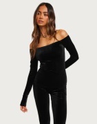 Nelly - Musta - Velvet Off Shoulder Top