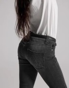 Nelly - Musta - Low Waist Slim Jeans