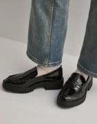 Nelly - Musta - Chunky Classic Loafer