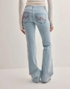 Nelly - Sininen - Low Waist Perfect Bootcut Jeans