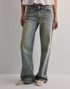 Nelly - Sininen - Low Waist Loose Jeans