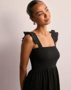 Pieces - Musta - Pcluna Smock Strap Dress Sa Bc